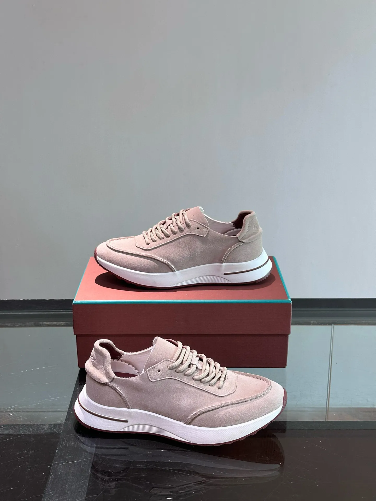 Factory price: 540💰Loro men's shoes💰iana niche Loro classic jogging shoes, men's lace-up casual shoes and sneakers, high-quality lightweight and comfortable fabrics, suitable for outdoor leisure, the color scheme is young and energetic, and it looks great with sportswear or casual suits! Size: 39-46 (customized sizes of 45 and 46 are non-refundable)